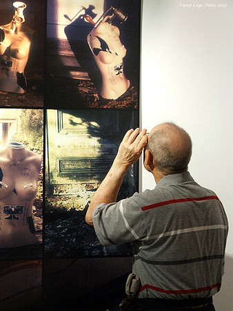 "Com Sumo Obrigatório (Imagens & Escritas)" de João Paulo Barrinha na Cooperativa de Comunicação e Cultura de Torres Vedras