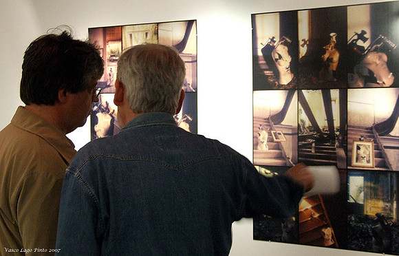 "Com Sumo Obrigatório (Imagens & Escritas)" de João Paulo Barrinha na Cooperativa de Comunicação e Cultura de Torres Vedras